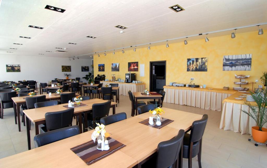 Hotel Frankenhoehe Aurach Екстериор снимка